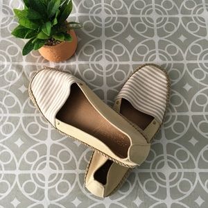 AEROSOLE Stitch N Turn Espadrille Flat